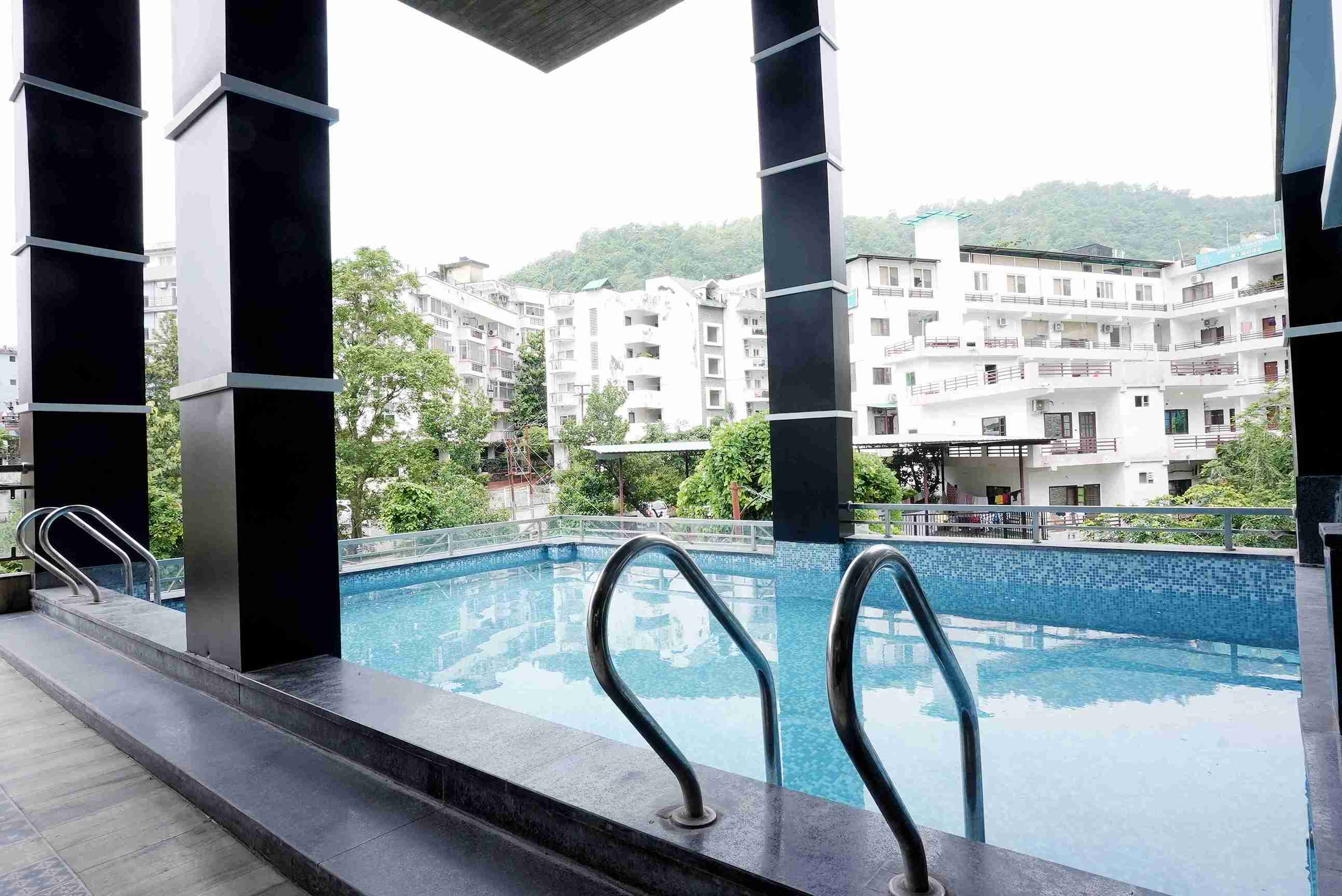 Rooftop Pool & Terrace